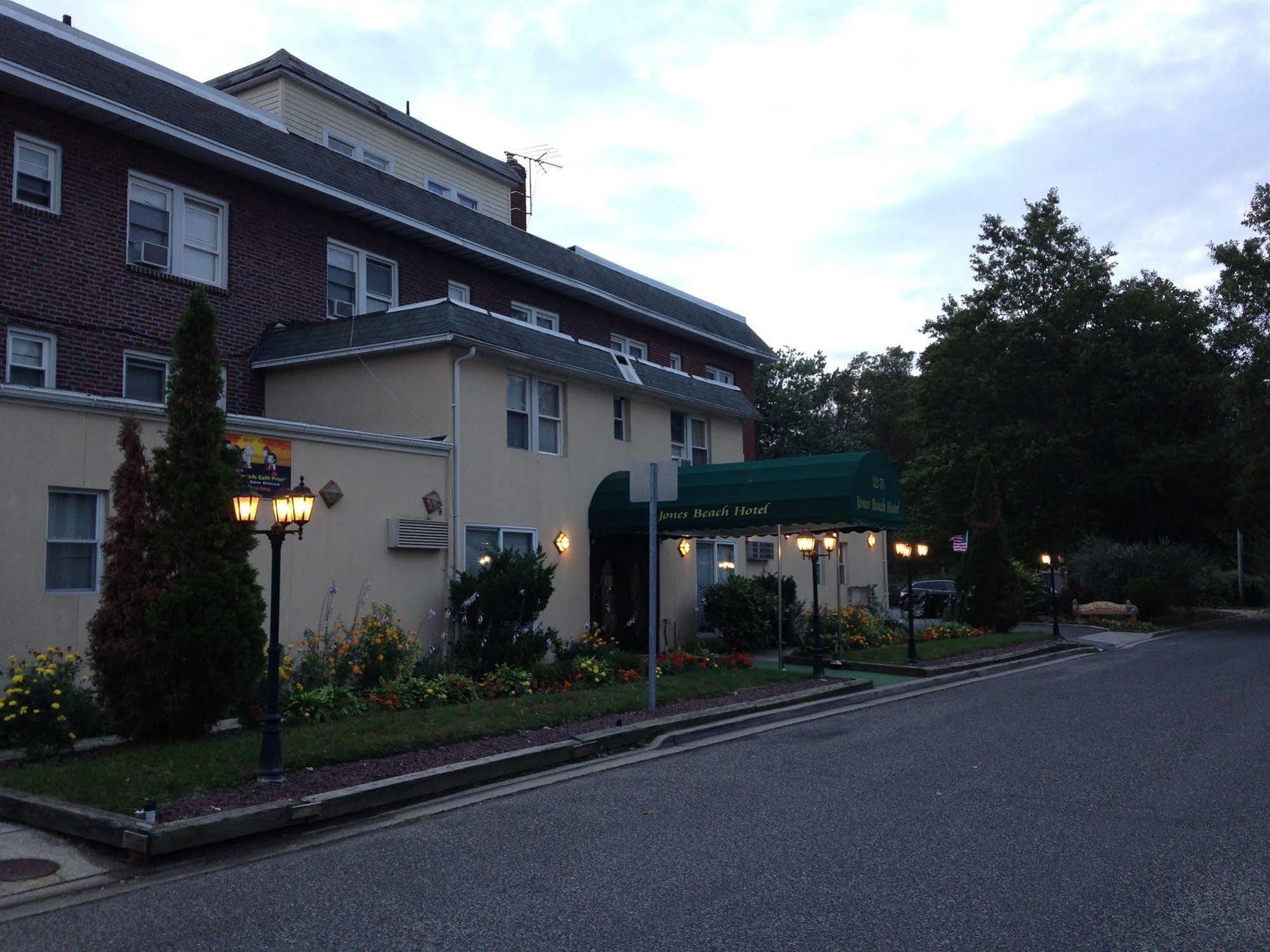 Jones Beach Hotel Wantagh Exterior photo